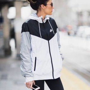 NWOT Nike Women's Sportswear Windrunner